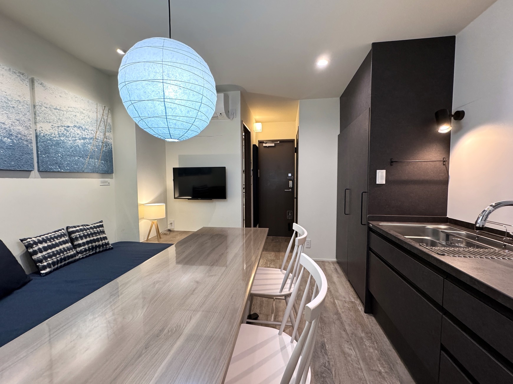 万博・USJへ地下鉄28分　道頓堀徒歩5分　和紙と藍染の和モダン　秘密基地とお子様に人気の二段ベッド