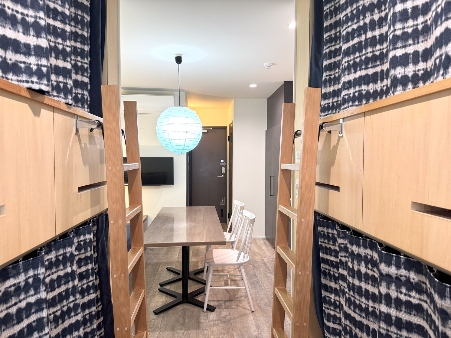 万博・USJへ地下鉄28分　道頓堀徒歩5分　和紙と藍染の和モダン　秘密基地とお子様に人気の二段ベッド