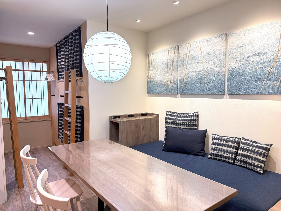 万博・USJへ地下鉄28分　道頓堀徒歩5分　和紙と藍染の和モダン　秘密基地とお子様に人気の二段ベッド