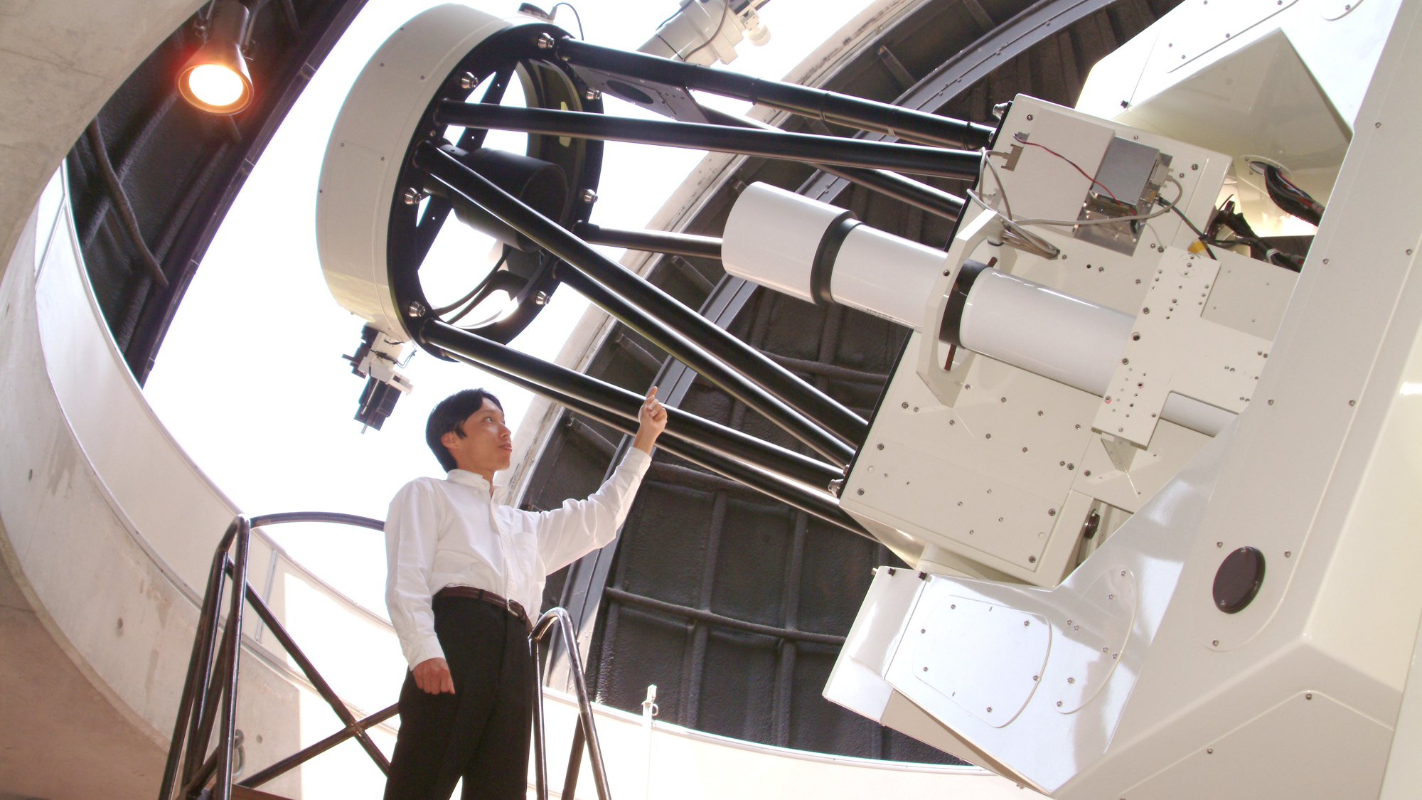 九州最大級の天体望遠鏡と星のコンシェルジュが貴方を神秘の世界に誘います