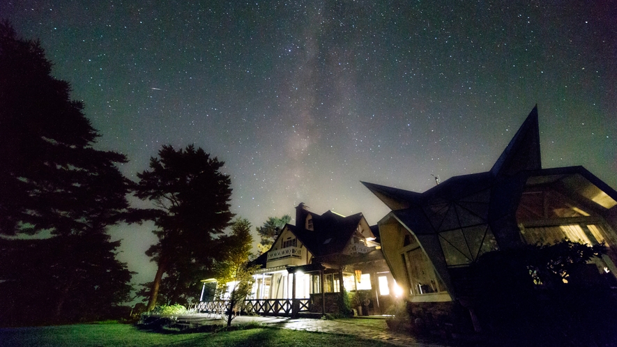 星空の下に建つオーベルジュ森のアトリエ