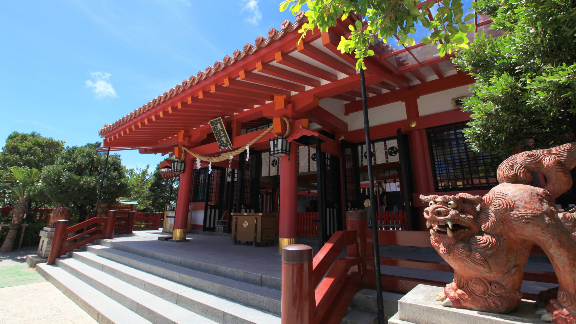 【波上宮】当館から徒歩約14分/車で約4分