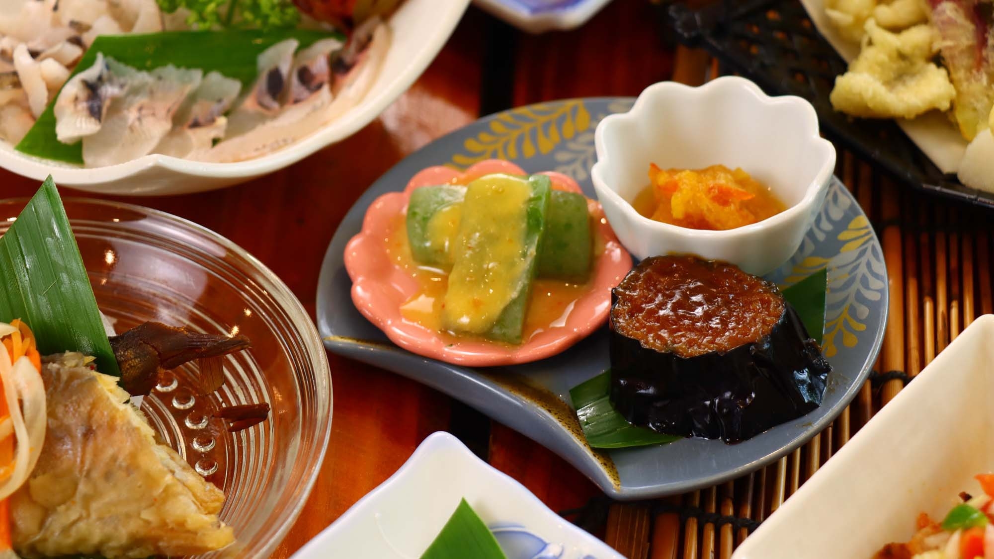 【地酒飲み比べ】歴史の残る天領日田には美味しい地酒がいっぱい！ご飯もお酒もすすむ【エノハフルコース】