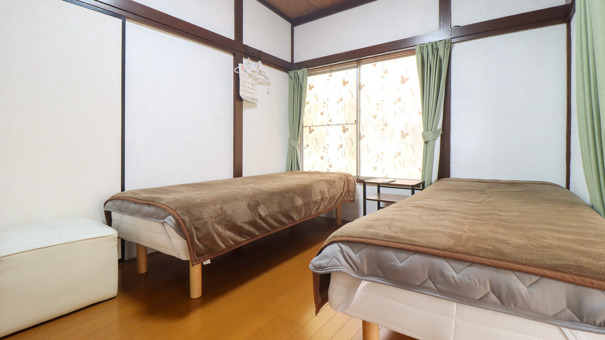 #ミント　複数のベッドを配置してもゆとりがある、開放的な空間です。