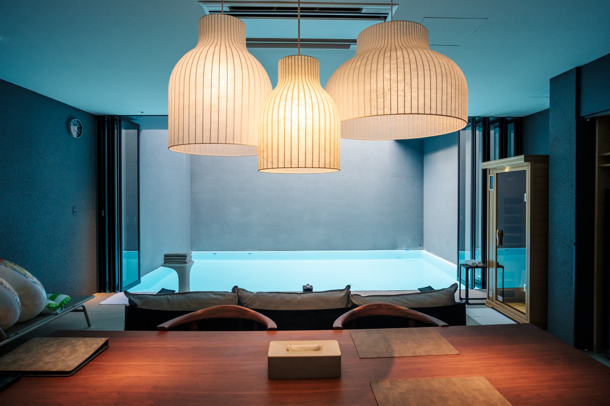 リビングからプール