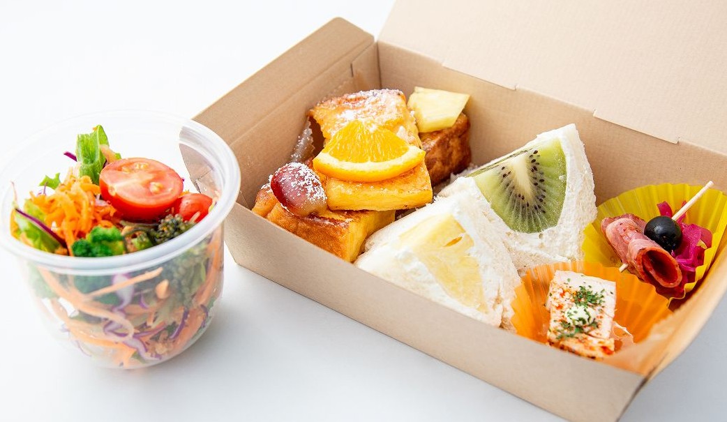 木曜・日曜　フレンチトーストとフルーツサンド