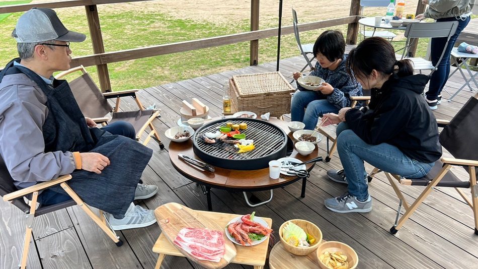 グランピング夕食の様子