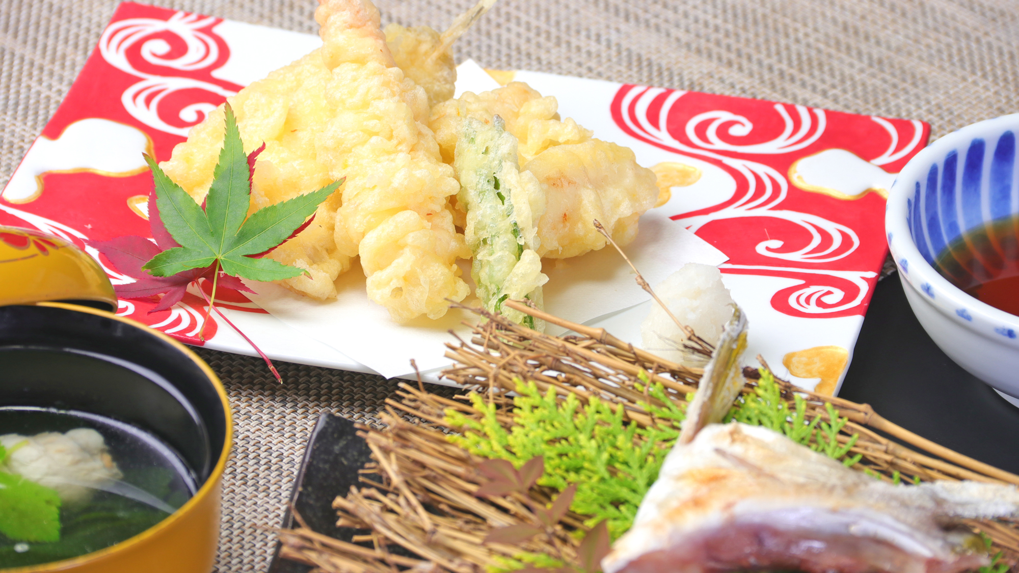 【料理イメージ】サクサクの天ぷらと魚の焼き物