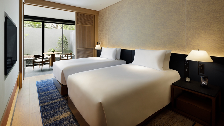 ◆Onsen Garden Twin　｜坪庭に臨む天然温泉風呂が付いた67㎡の客室