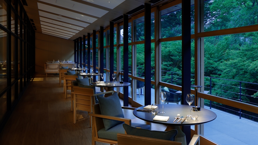 ◆レストラン「TENJIN」　｜天神川に面した空間には「Engawa」やテラス席も用意しております