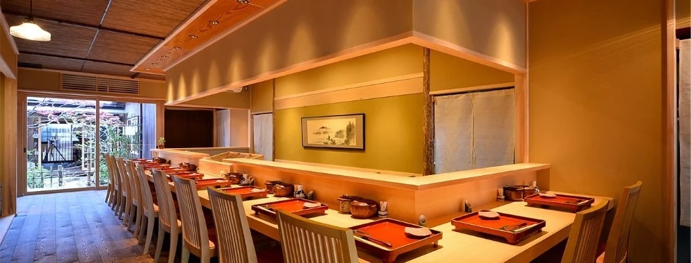 地元人気店「うお吟」での蟹夕食★贅沢蟹コース♪（送迎付き）2食付きプラン