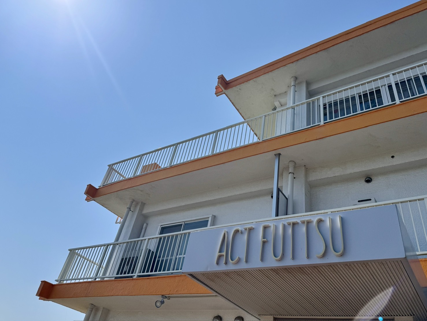 3階建てのホテル棟で快適ステイ