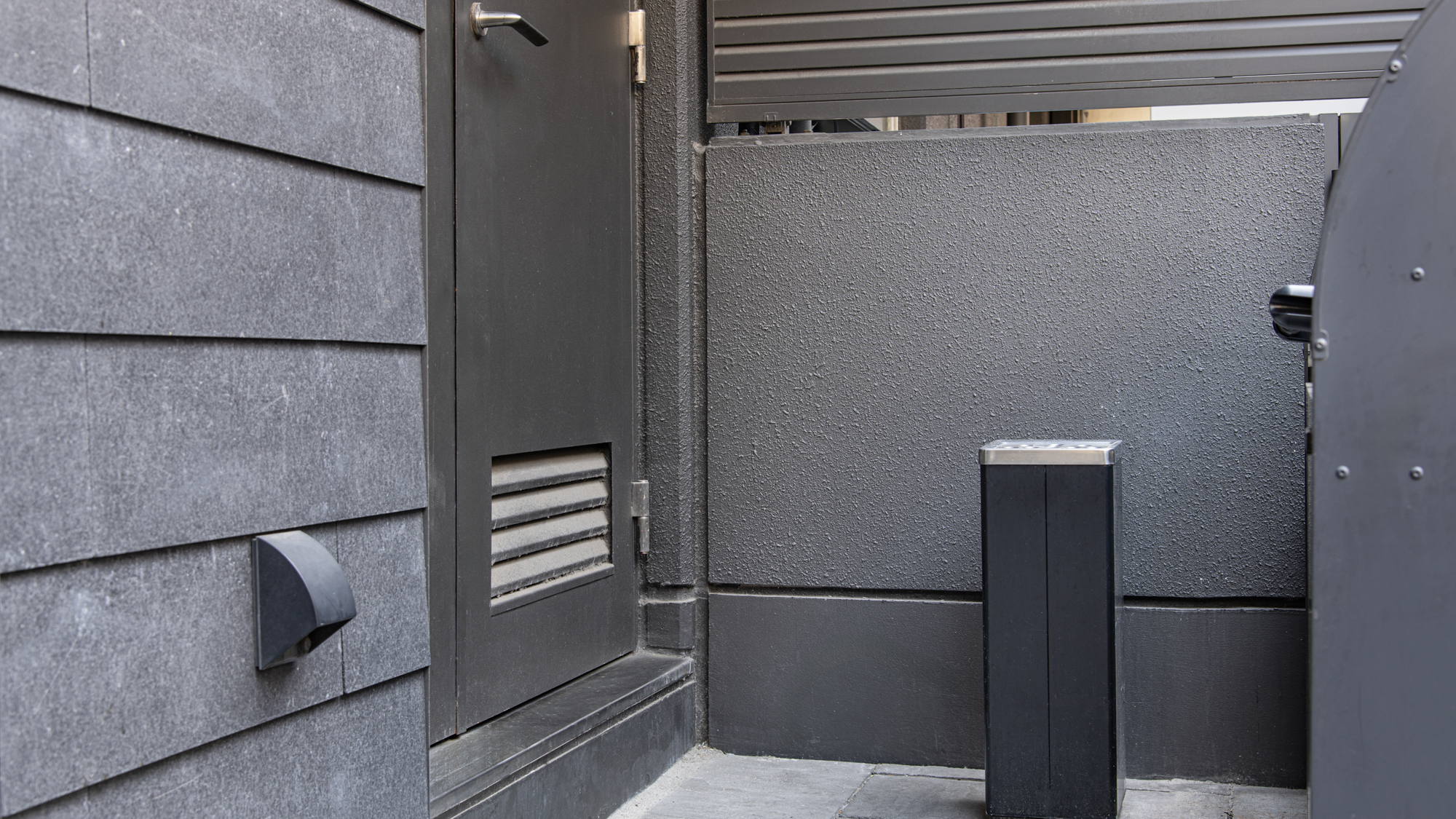 *喫煙所(屋外スペースとなります)