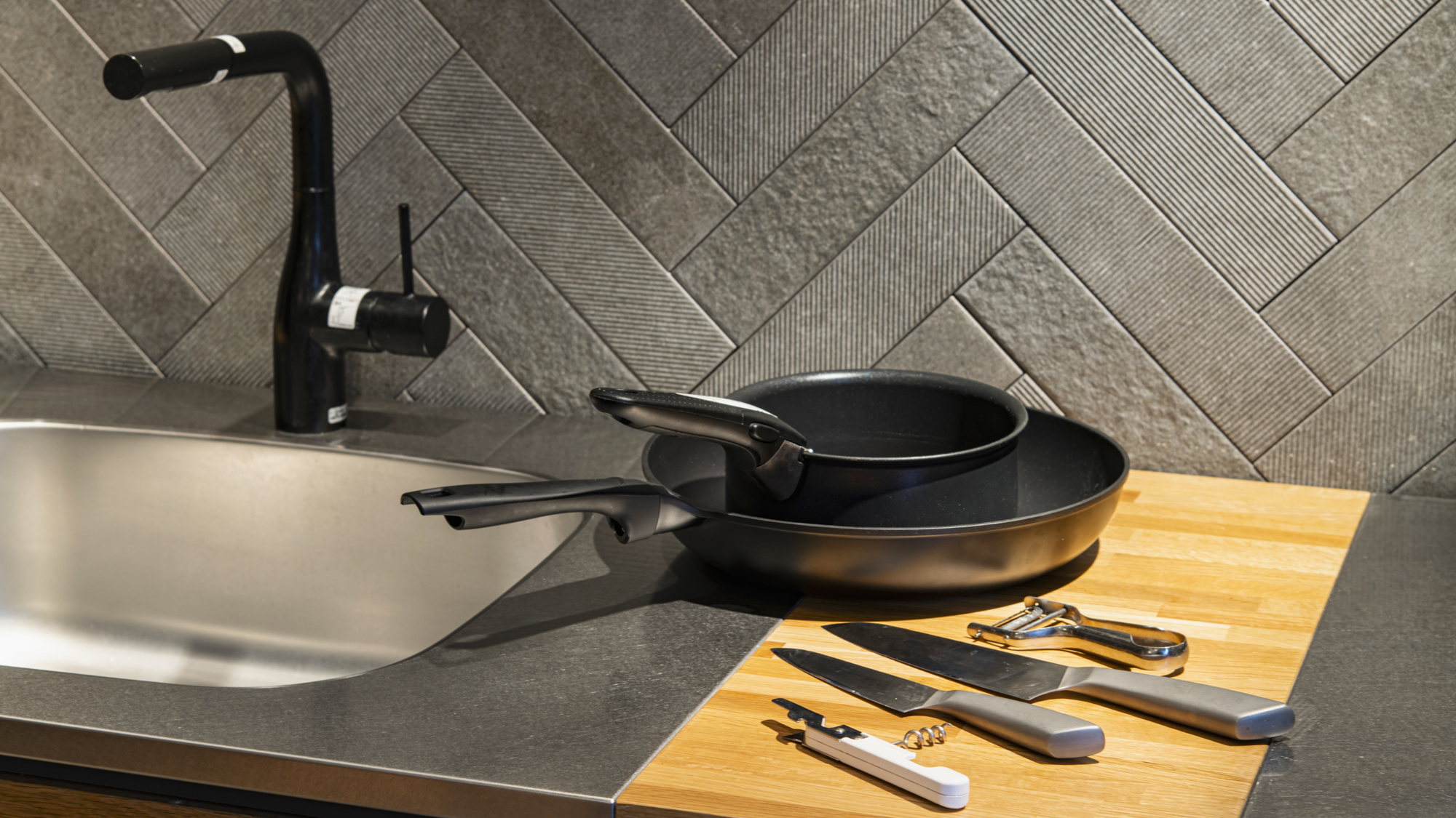 *1階シェアキッチン内調理器具一例