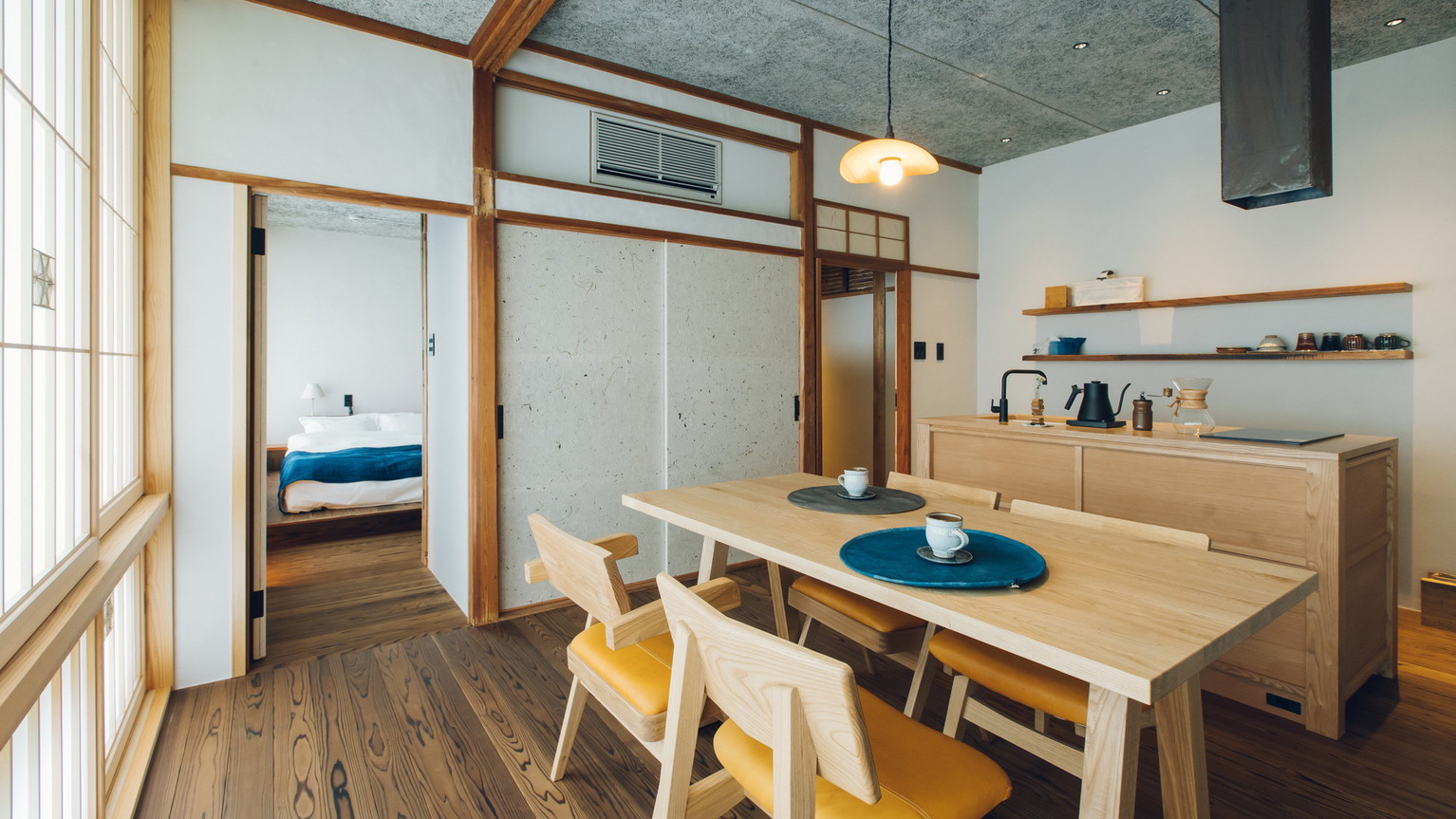 【デラックスルーム　四角】客室は、リビングキッチンと、寝室の２部屋に分かれております
