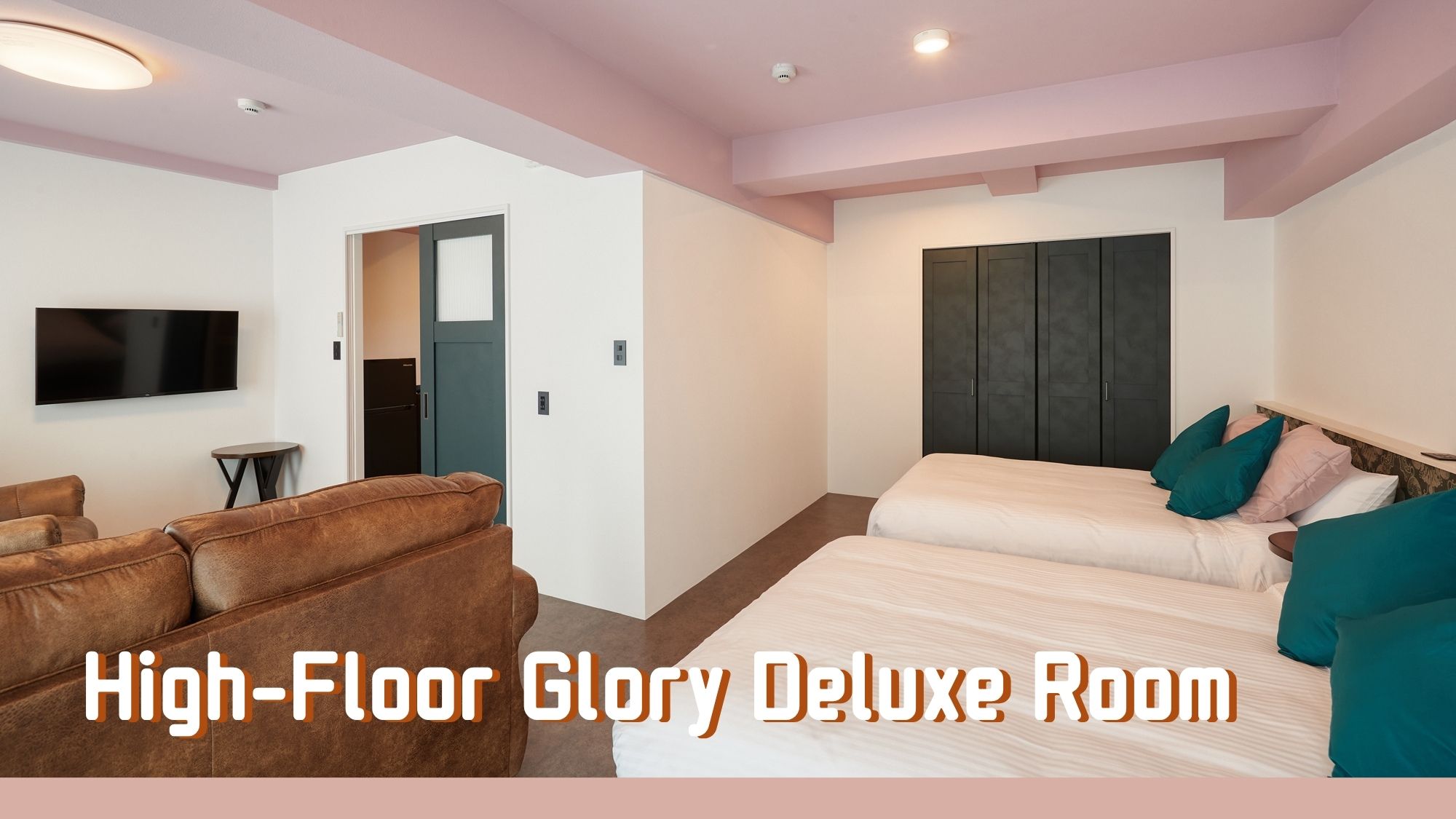 【High-Floor Glory Deluxe Room】2つダブルベッドを配した広々とした空間。