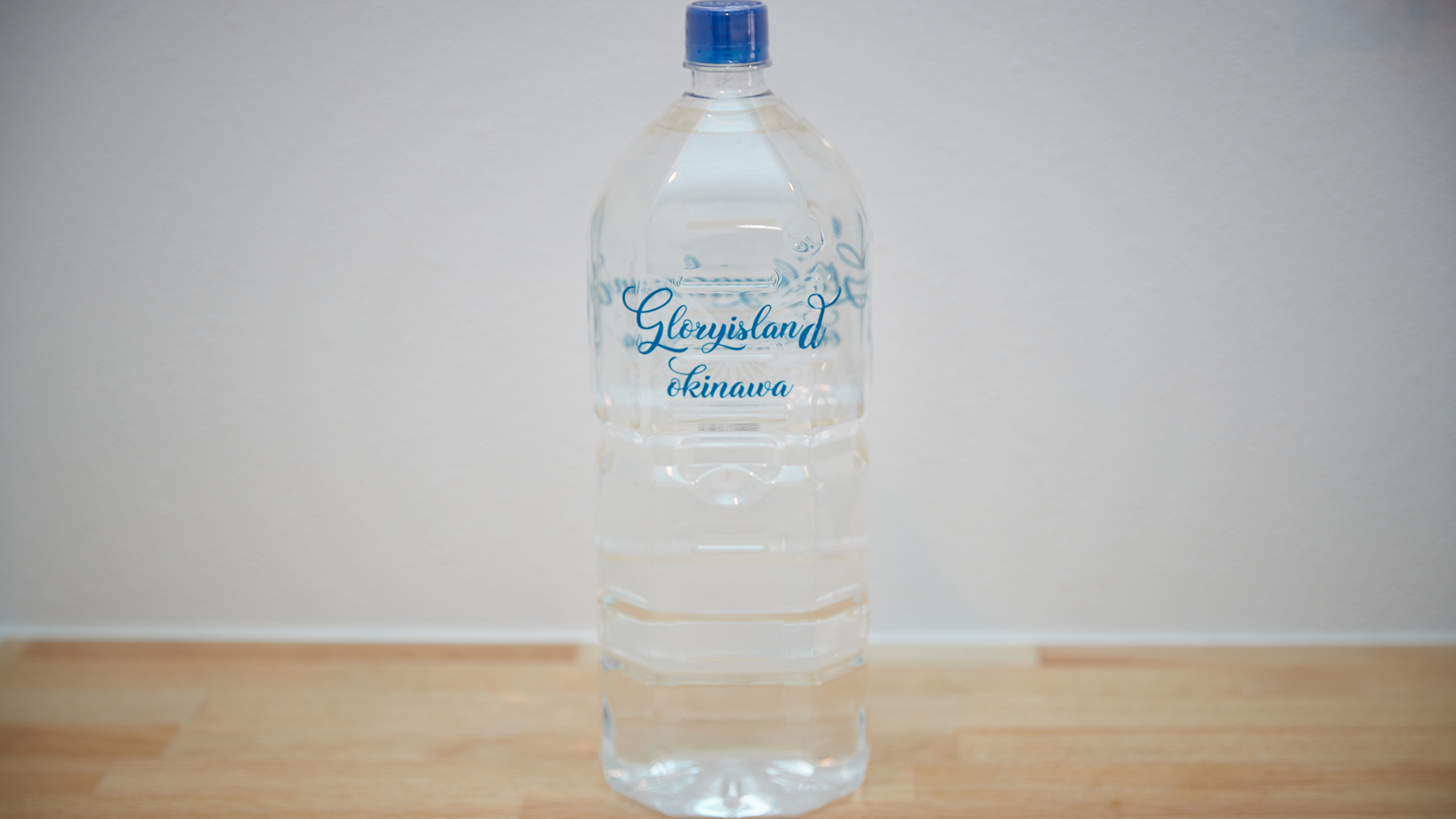 【全室】グローリーアイランド沖縄のオリジナルラベルの天然水をご提供します。