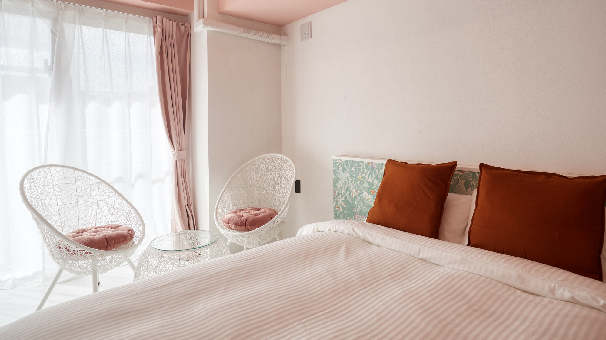 ユニバーサルデザインの広々としたお部屋。車椅子でも快適に移動できます。