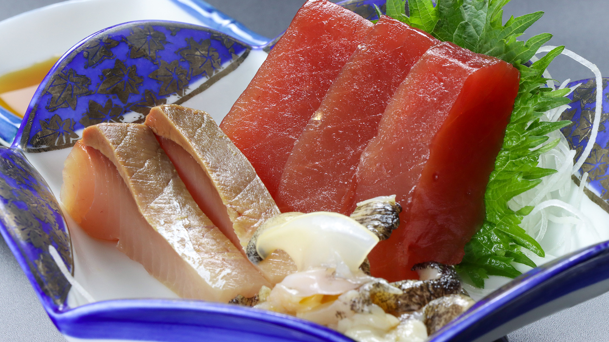 #リーズナブル夕食　ボリューム感のある厚切り刺身をお楽しみください。