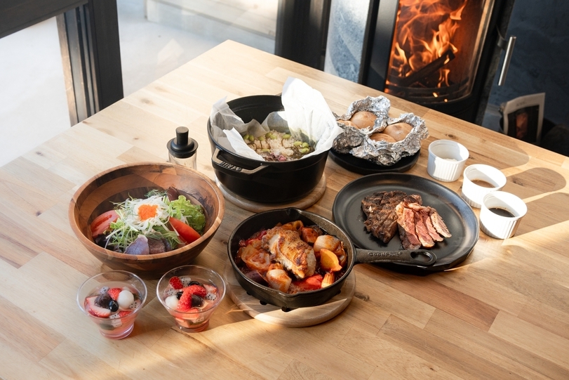 春はのんびり。アウトドアの醍醐味を味わいながら本格BBQ料理が楽しめる1泊2食付きプラン