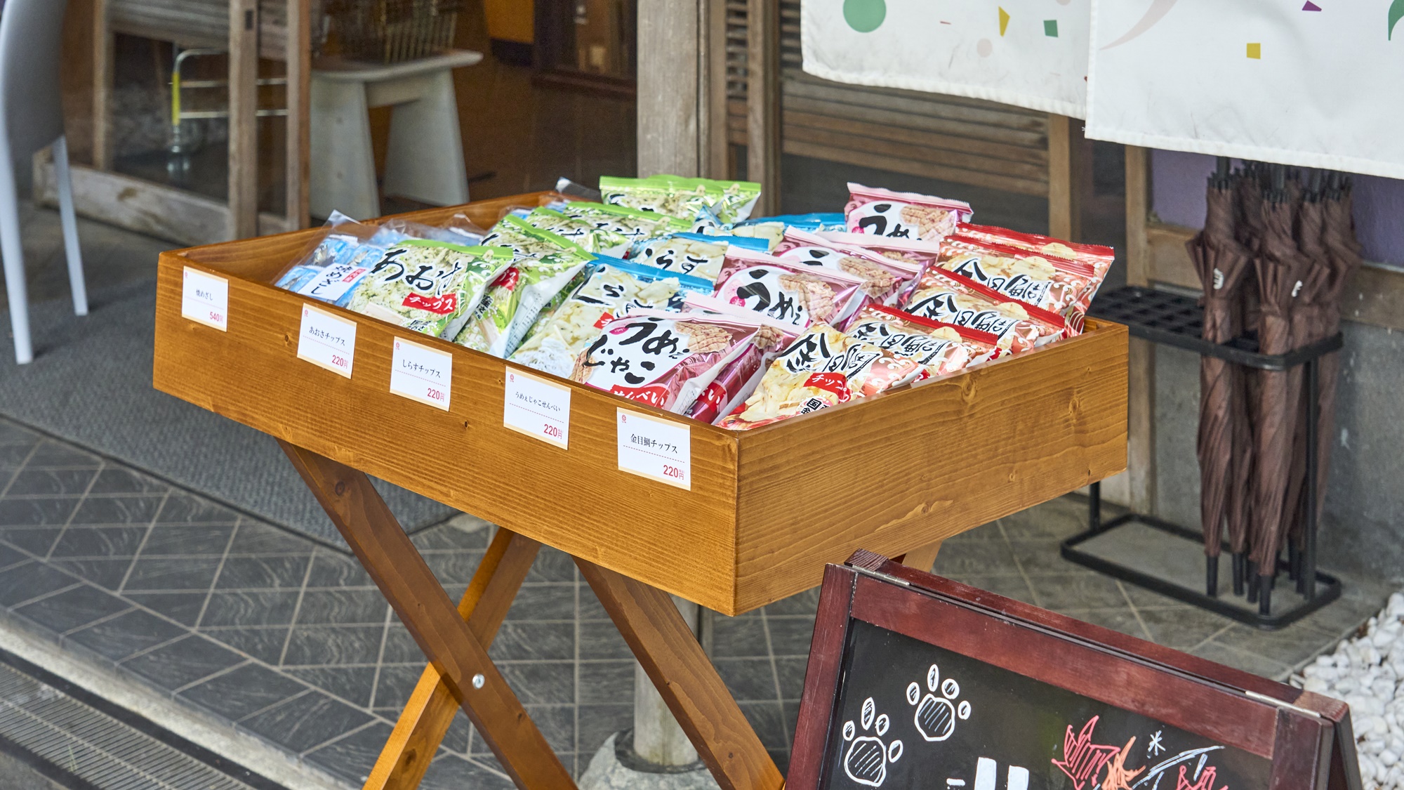 「夢商店」にてご好評のチップスは、あおさ、しらす、金目鯛、うめじゃこなど様々な種類の味がございます