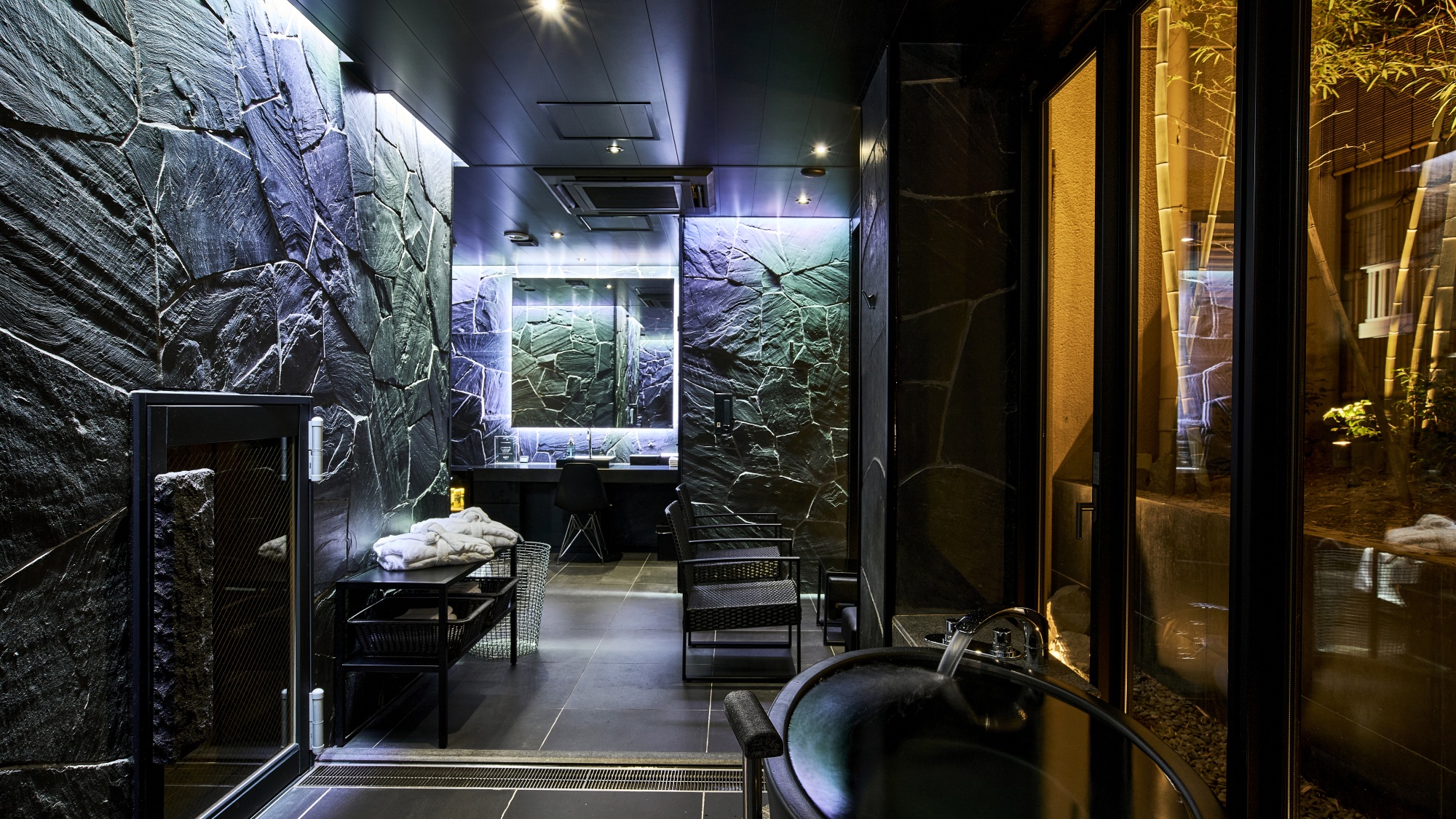 サウナ炭蒸 -Tanjo