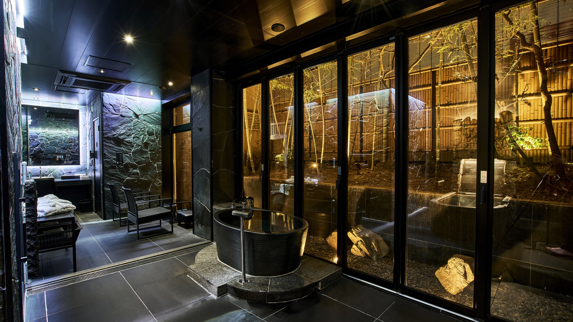 サウナ炭蒸 -Tanjo