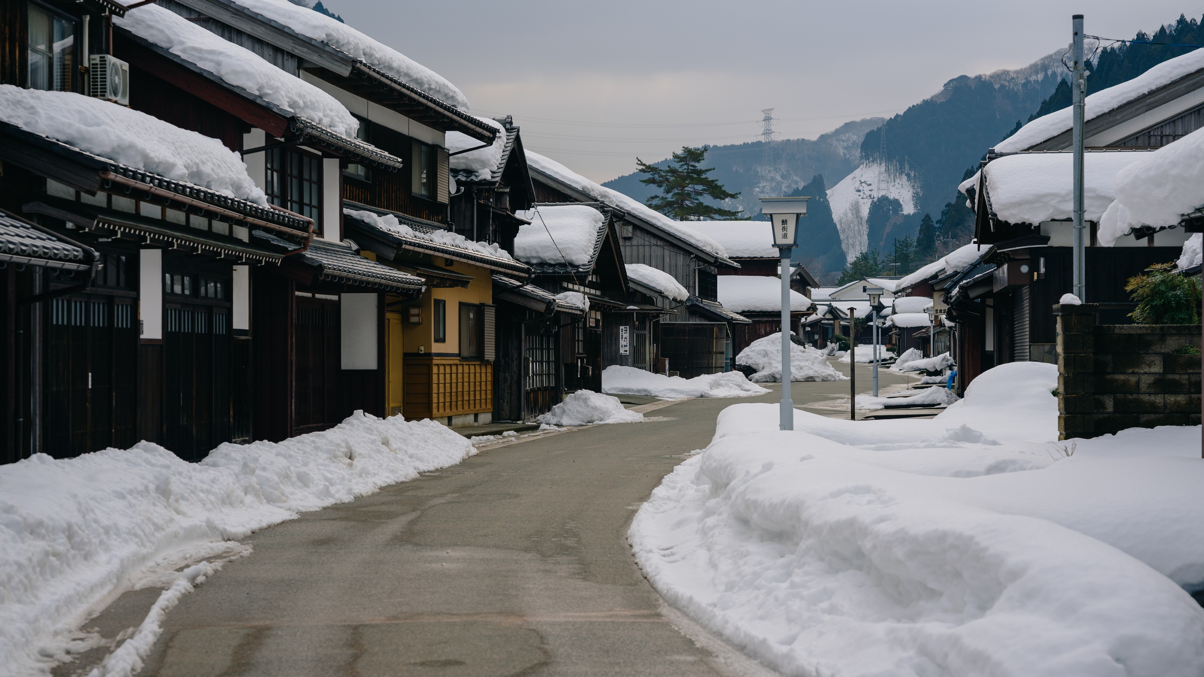 【文化財に指定された熊川宿の町並み】