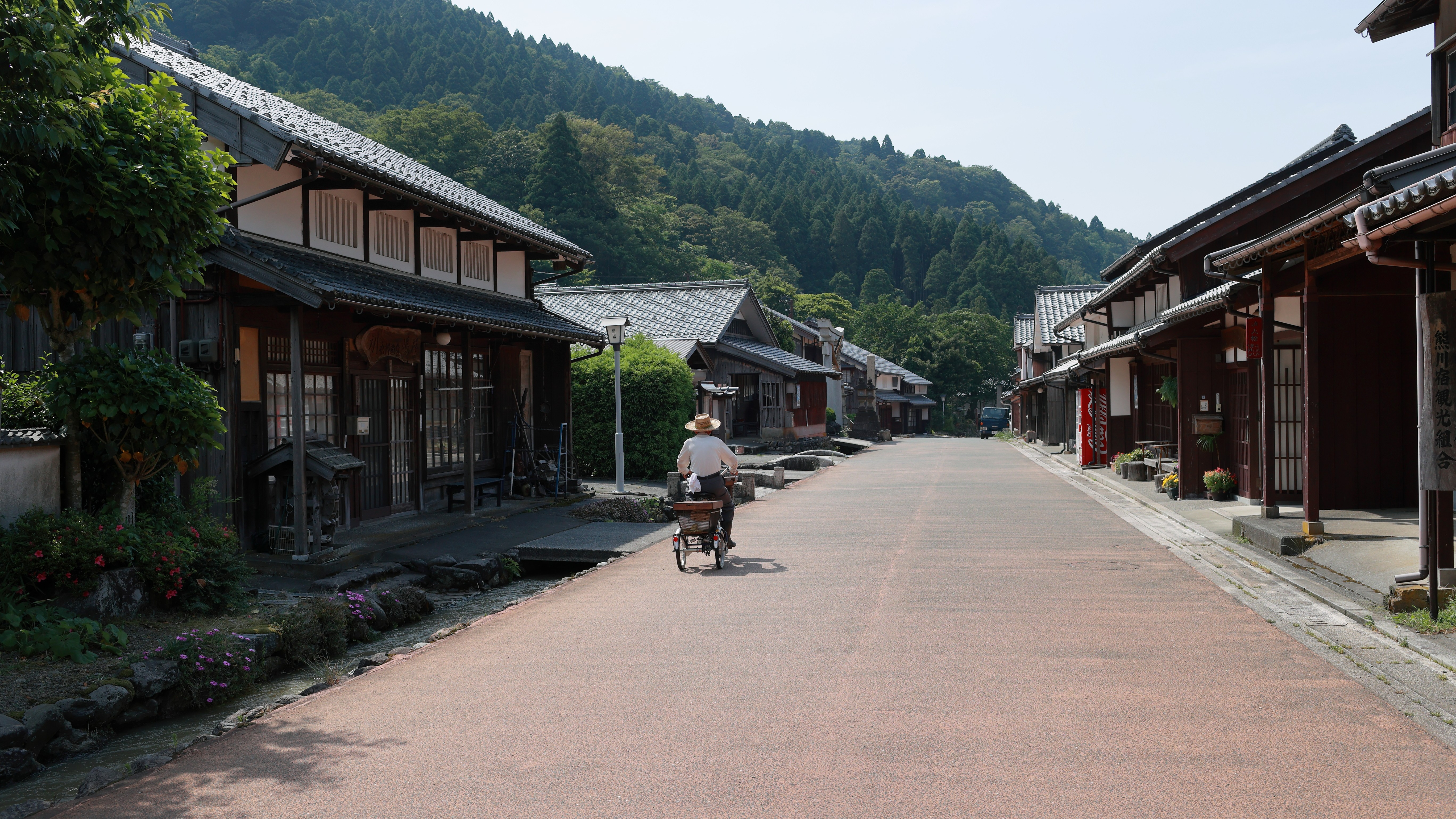【文化財に指定された熊川宿の町並み】