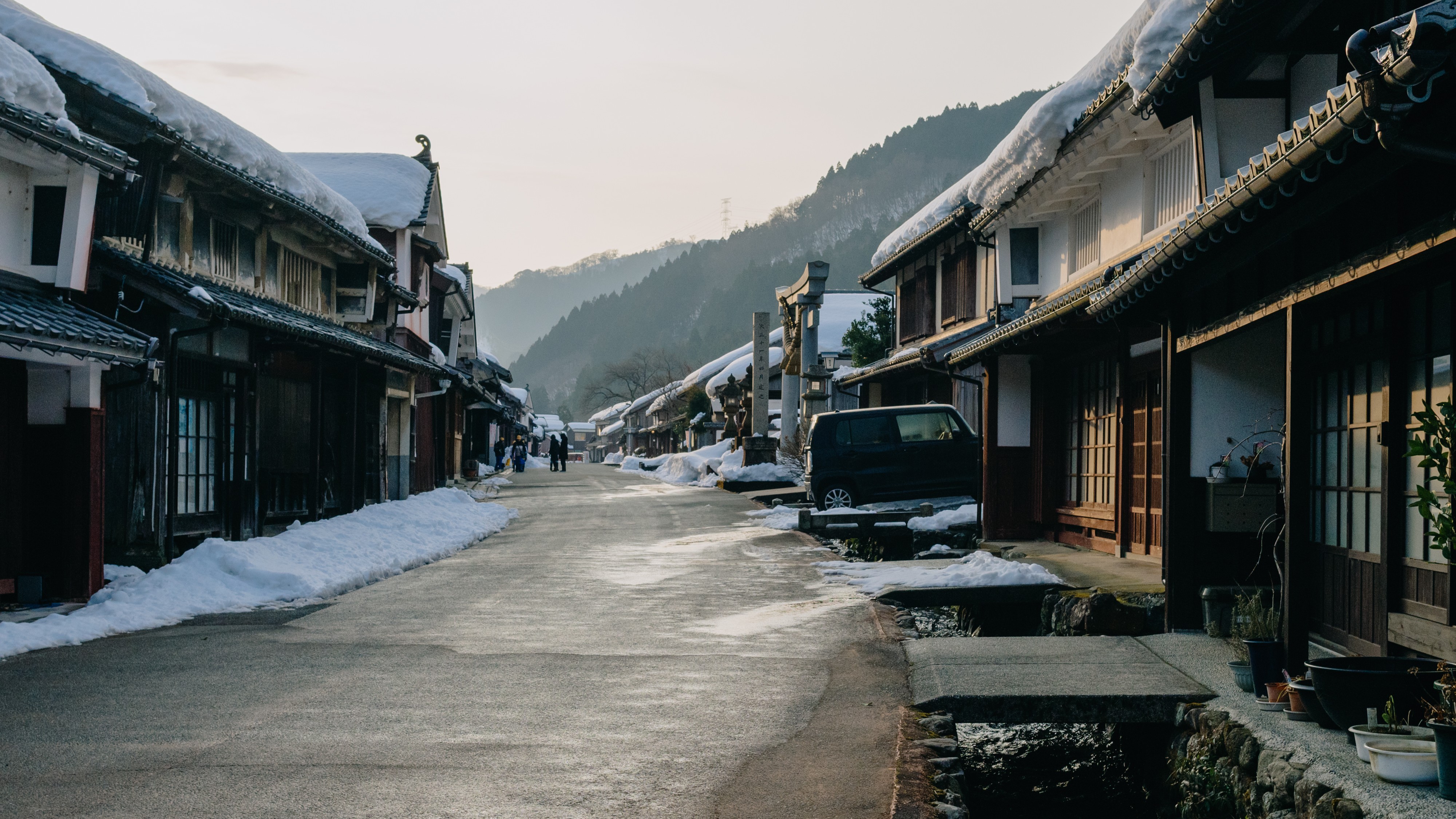 【文化財に指定された熊川宿の町並み】
