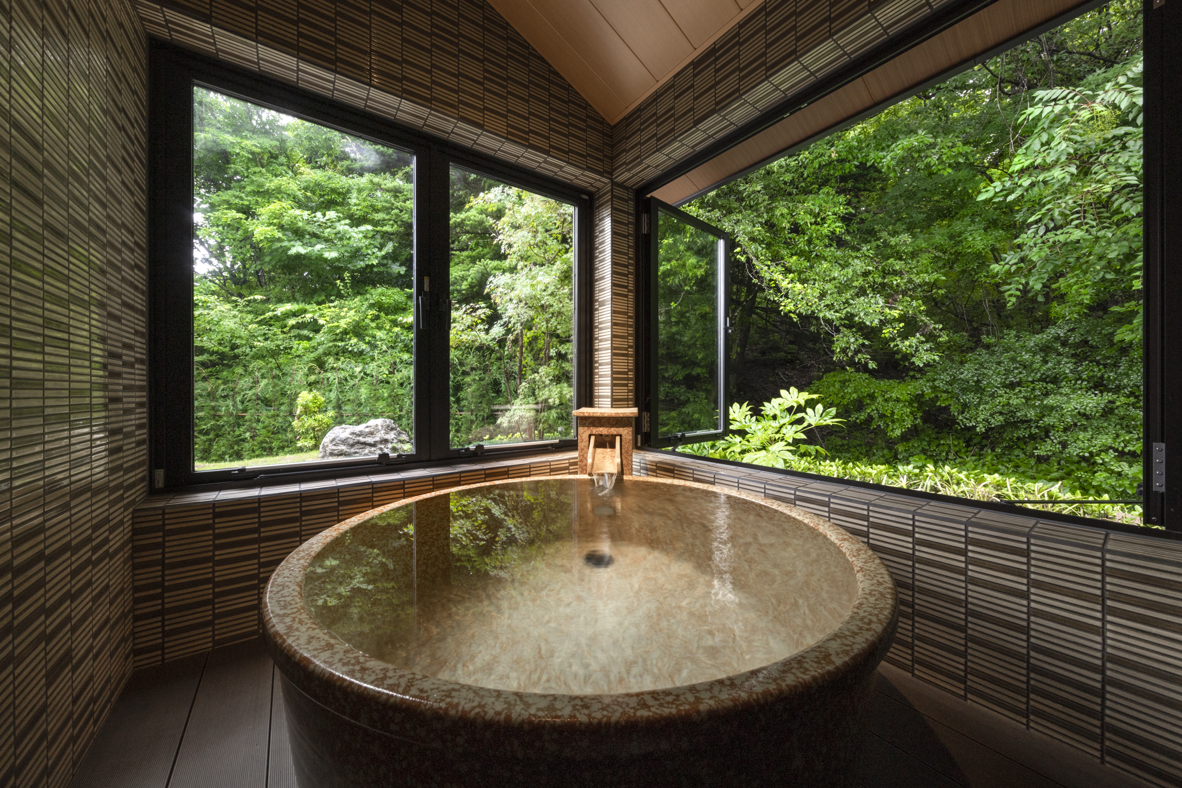 紅富士・１Fの24時間ご利用いただけるプライベート温泉風呂