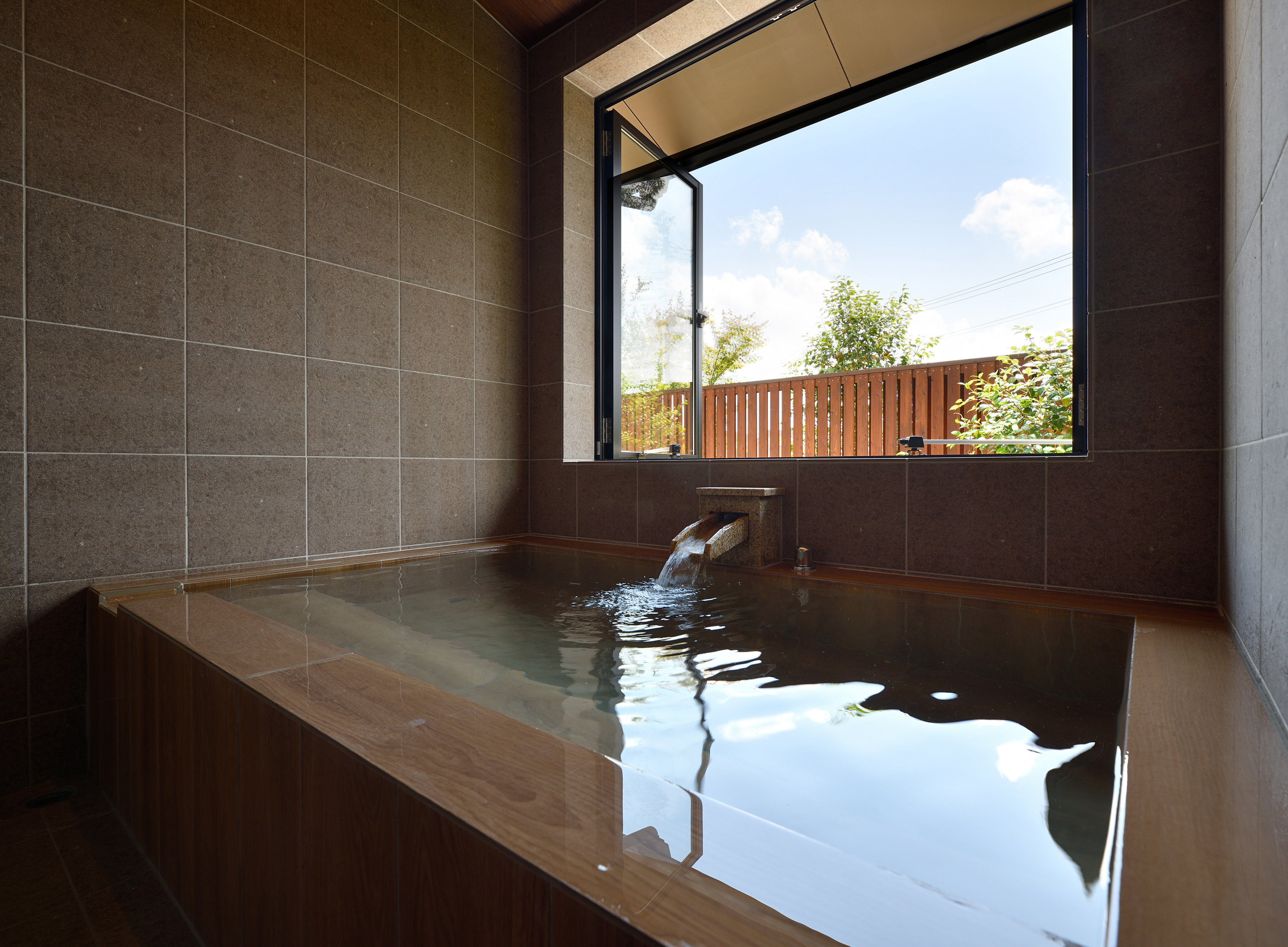 別邸月見－客室半露天風呂