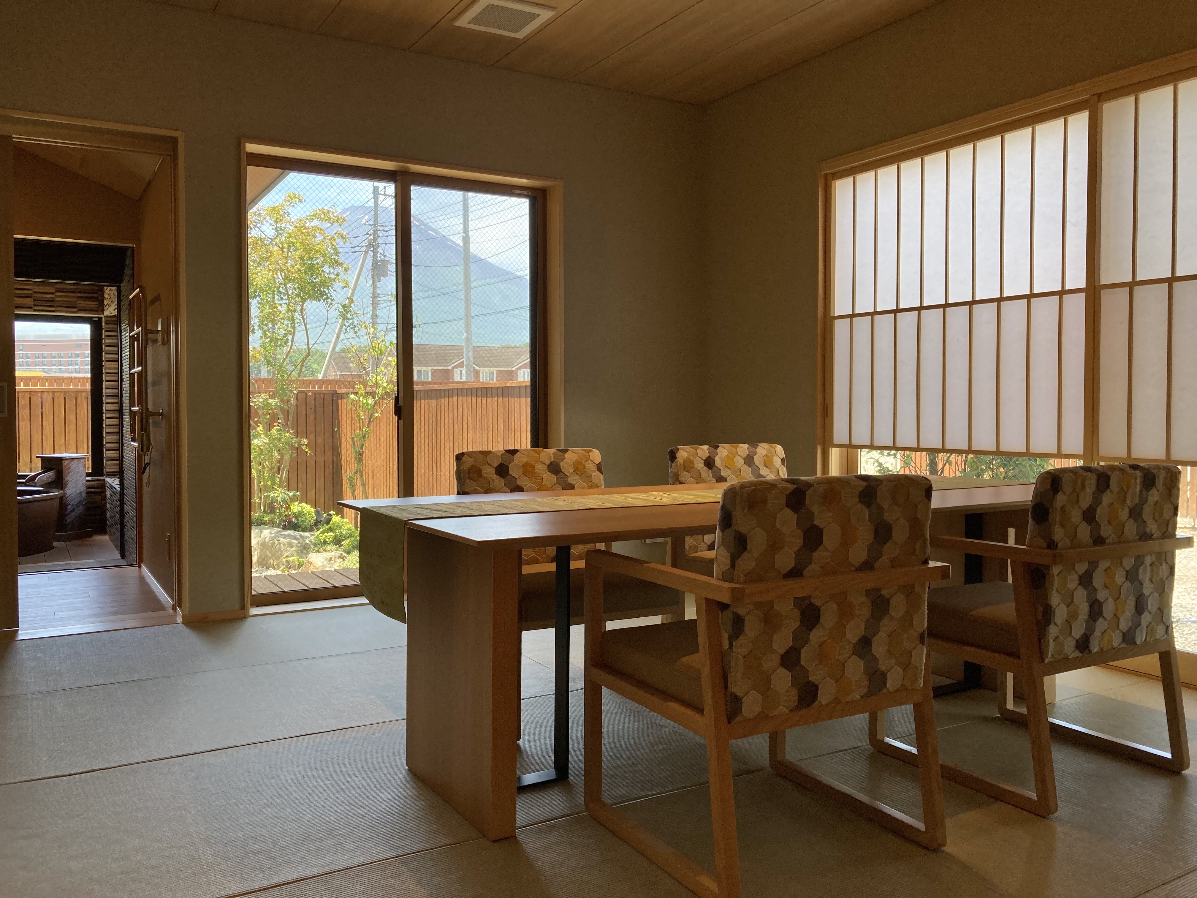 黄金富士・１Fのダイニング、全てのお食事は部屋出し