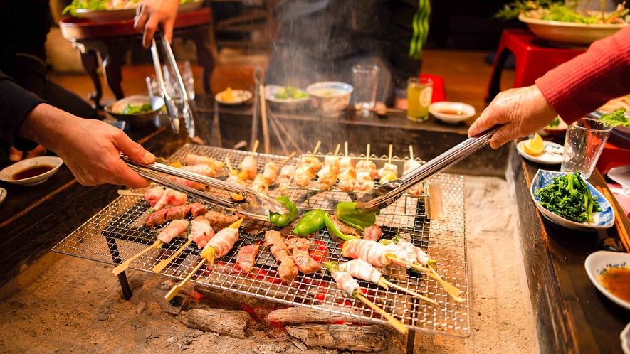 ・【囲炉裏BBQ】バーベキューでお肉のおいしさも倍増です