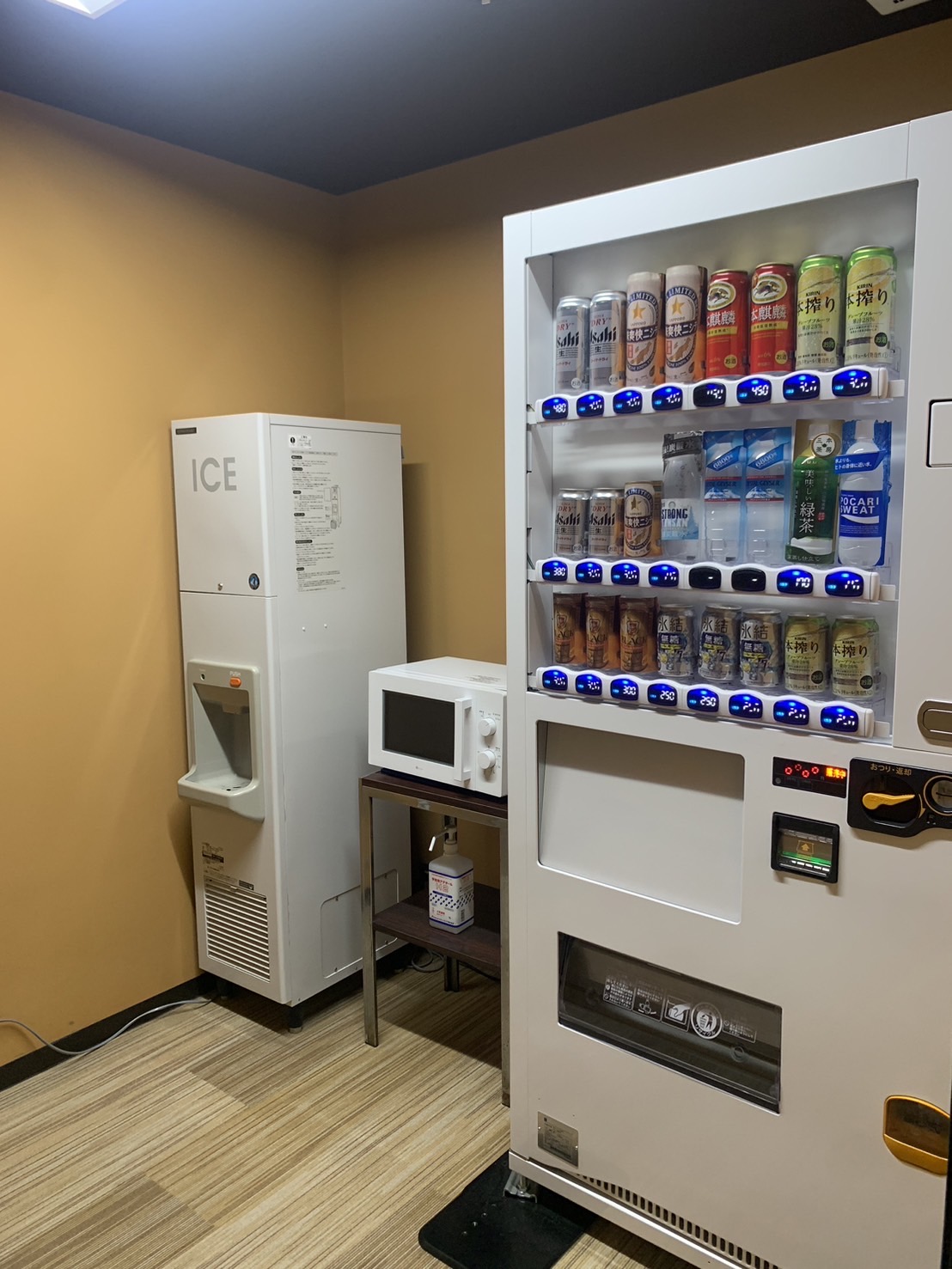 ■自動販売機／製氷機／電子レンジ　2階・3階