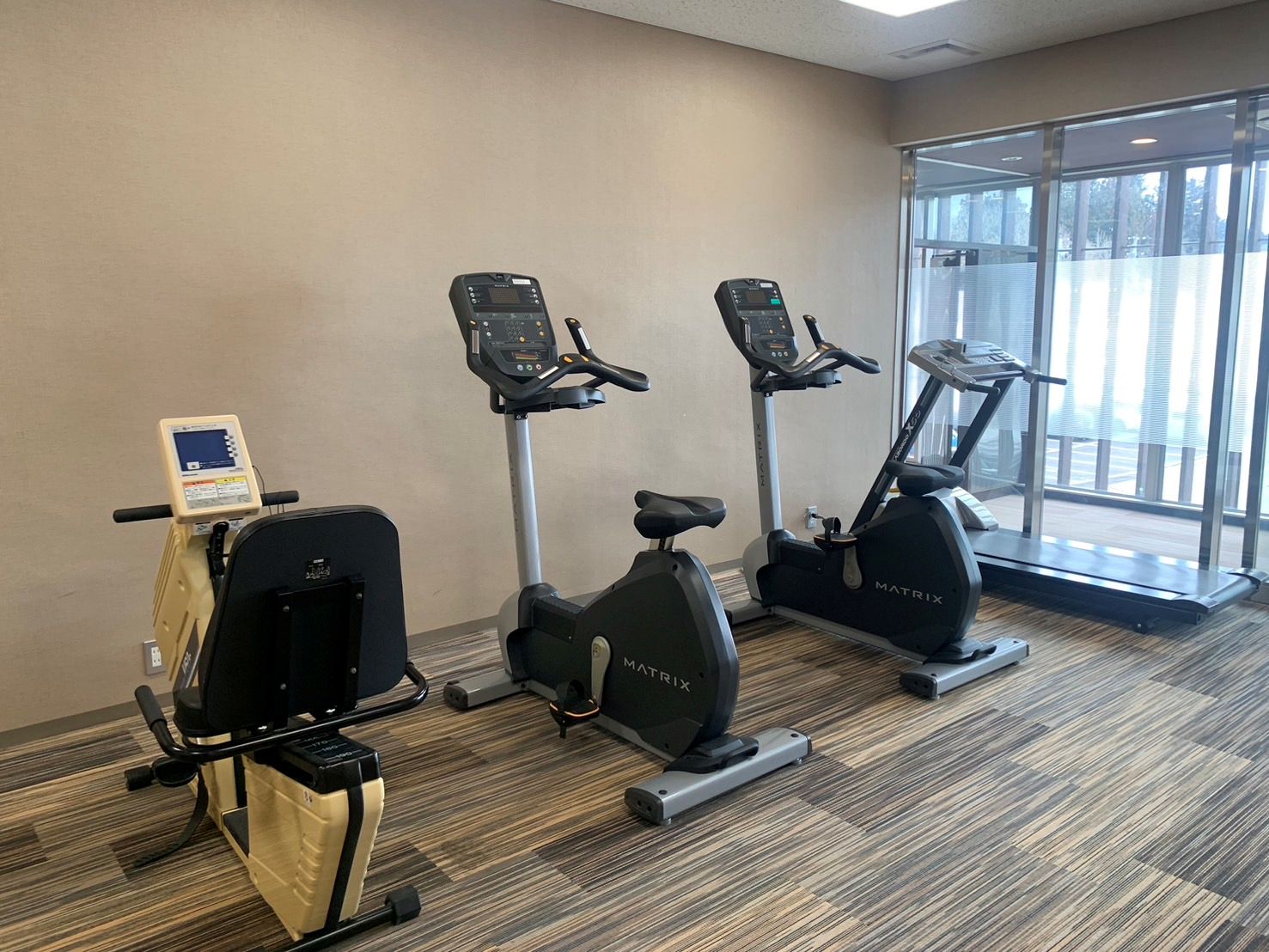 ■ホテル2階　無料ジムコーナー