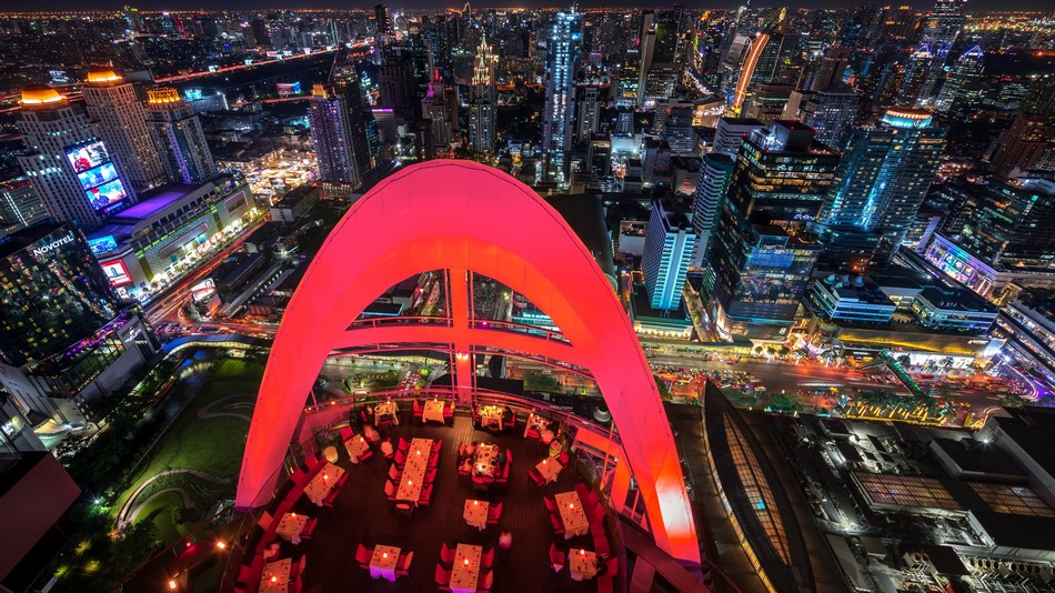 レストラン「Red Sky」55－56階