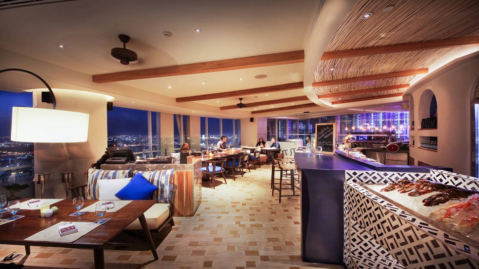 レストラン「UNO MAS」54階