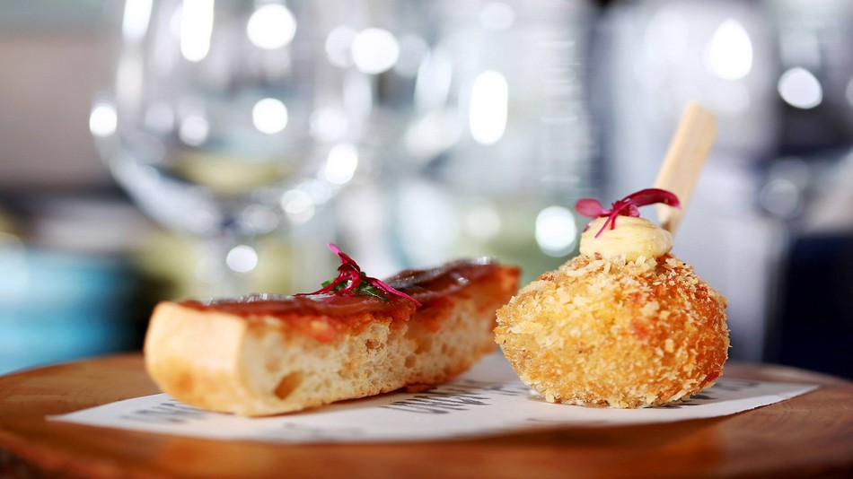 レストラン「UNO MAS」54階