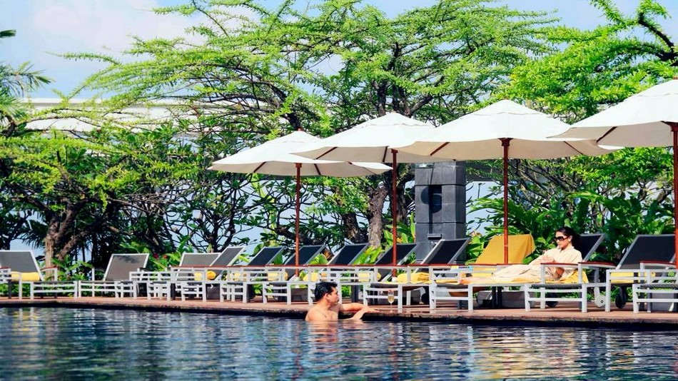 プールサイドバー