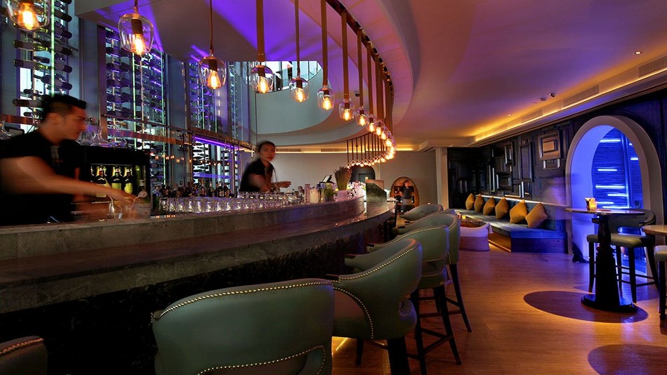 レストラン「UNO MAS」54階