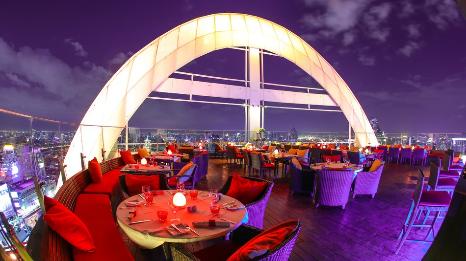 レストラン「Red Sky」55－56階