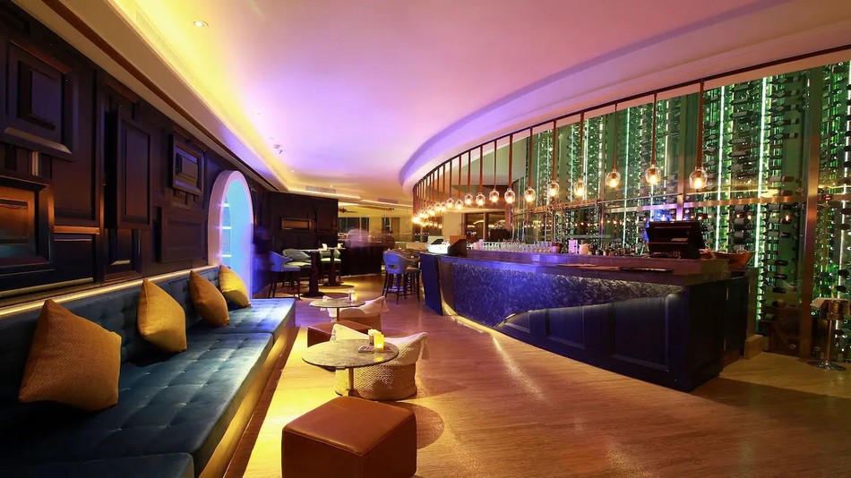 レストラン「UNO MAS」54階