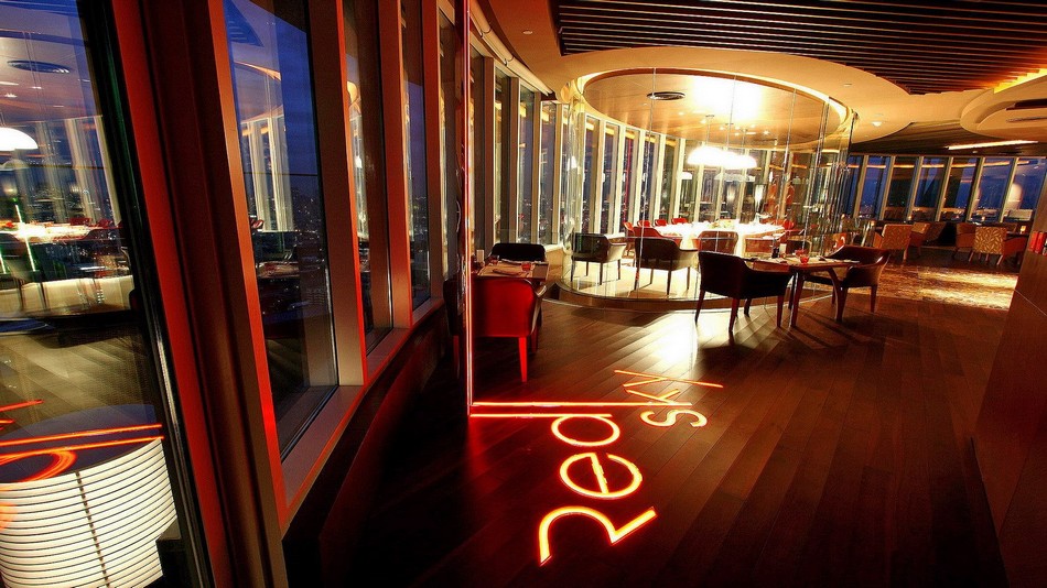 レストラン「Red Sky」55－56階