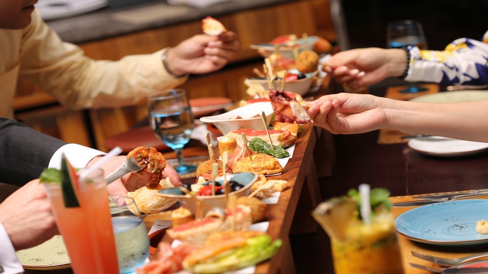 レストラン「UNO MAS」54階