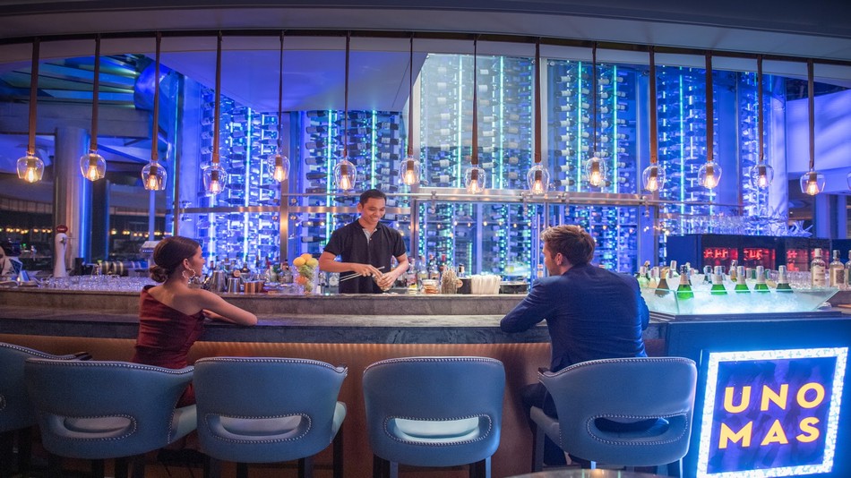 レストラン「UNO MAS」54階