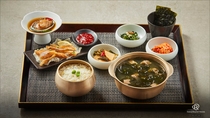   朝から楽しむ韓国定食メニューその４　「ソーコギミヨクック（牛肉のわかめスープ）」