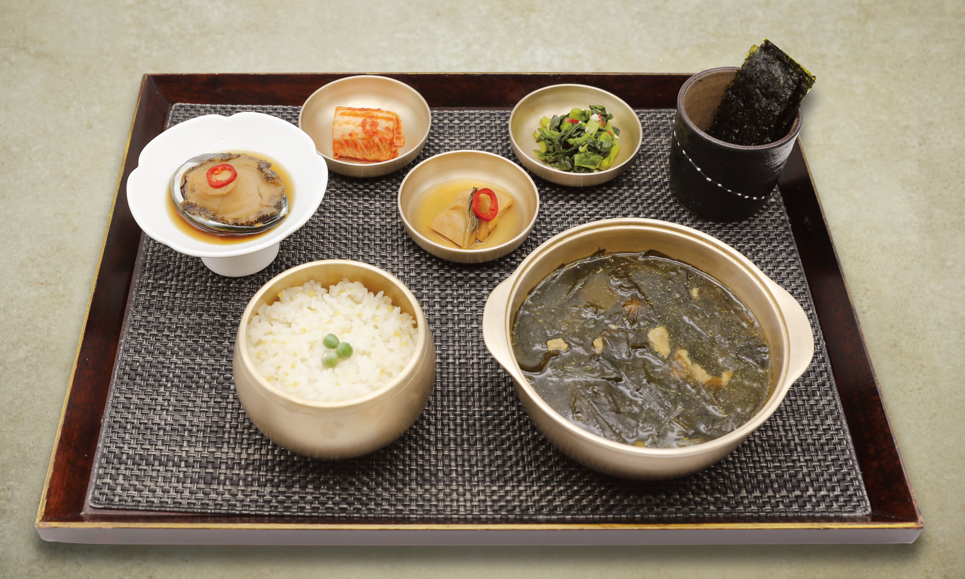 （朝食）韓牛牛肉ワカメスープ