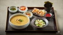   朝から楽しむ韓国定食メニューその１　「ジョンボックチュック（あわび粥）」