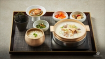 朝から楽しむ韓国定食メニューその３　「トガニタン（牛の膝軟骨の白濁スープ　　　）」